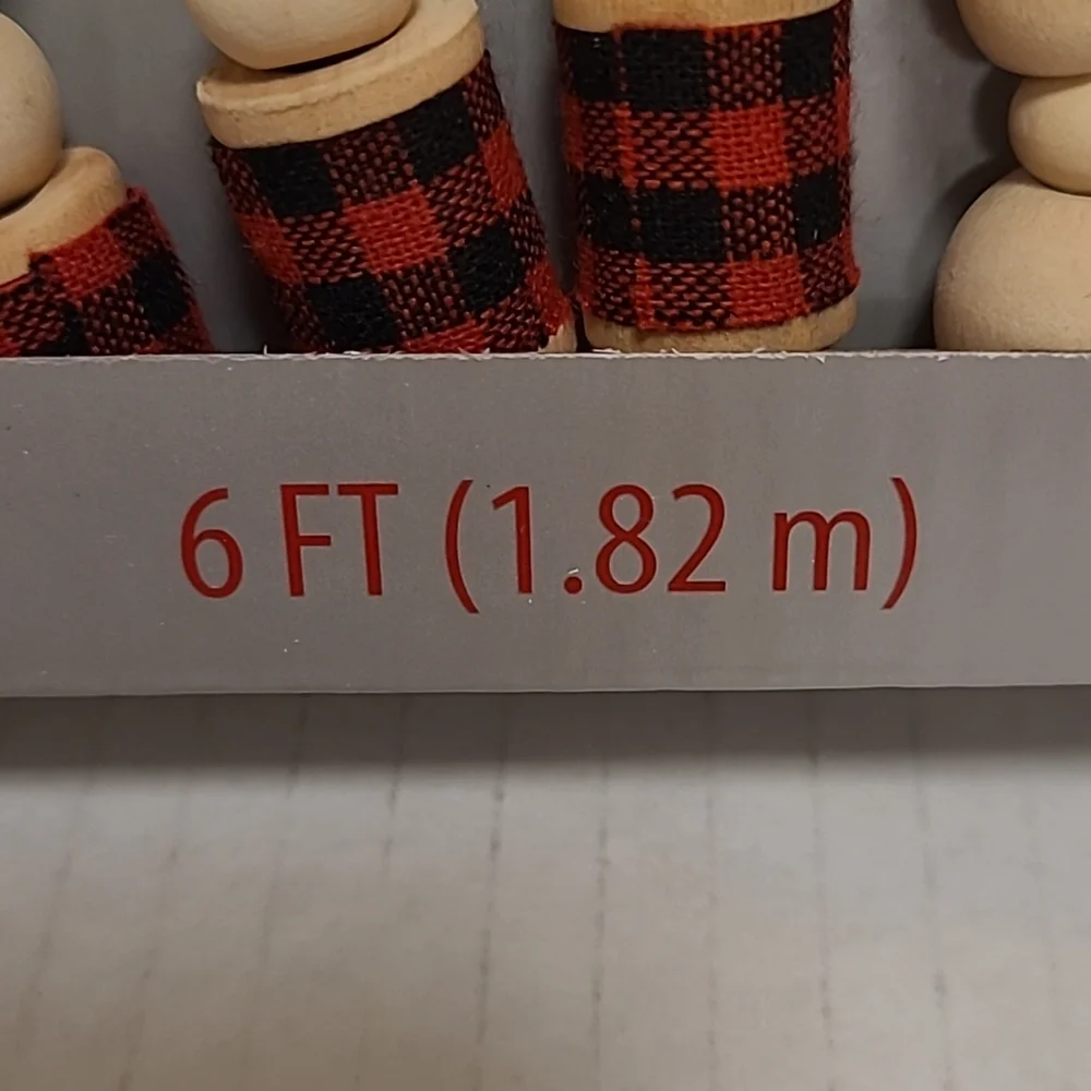 NWOT Holiday Time Natural Wood and Plaid Bead Garland